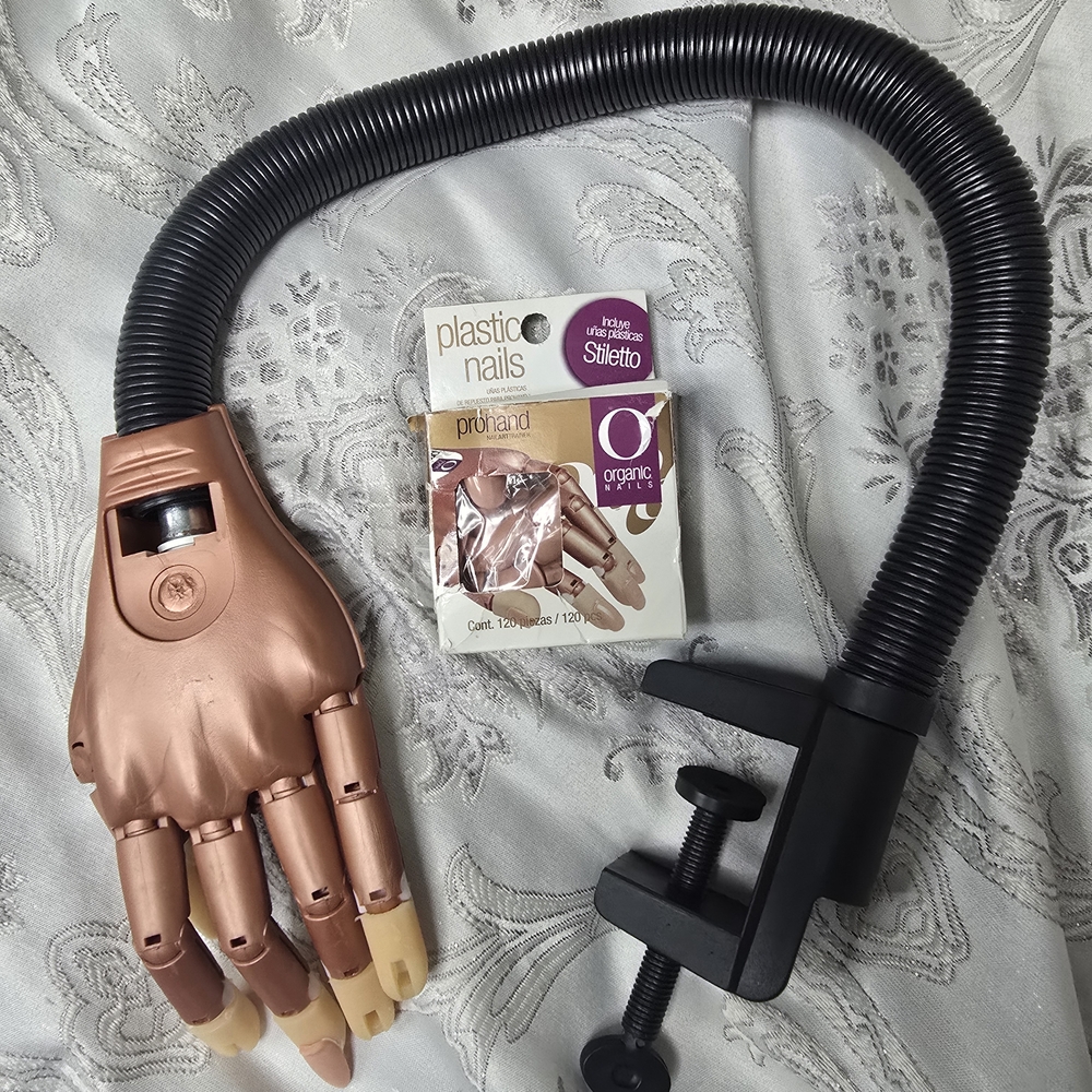 Practice Hand with Flexible Arm for Nail Art With Plastic Nails